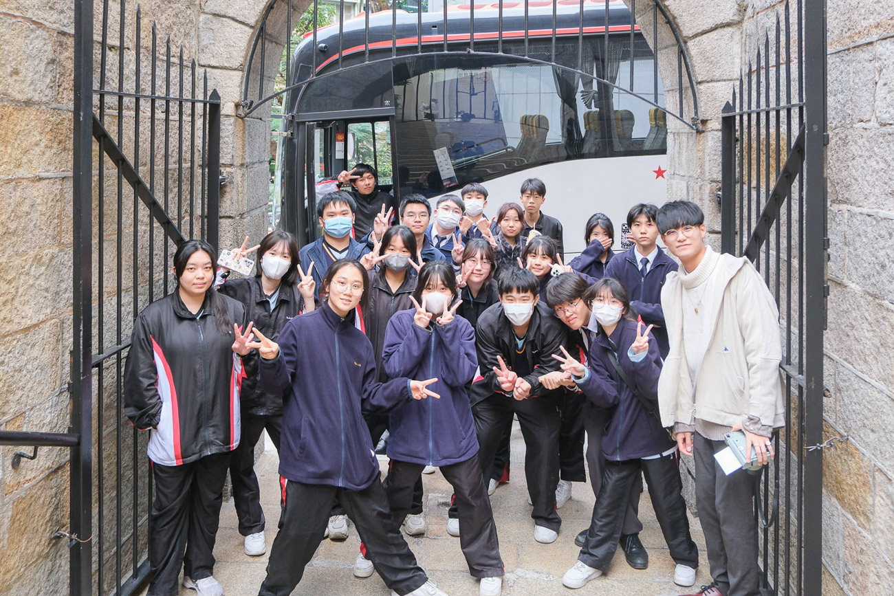 1740046413jERY6 參觀大館——藝術家書籍圖書館