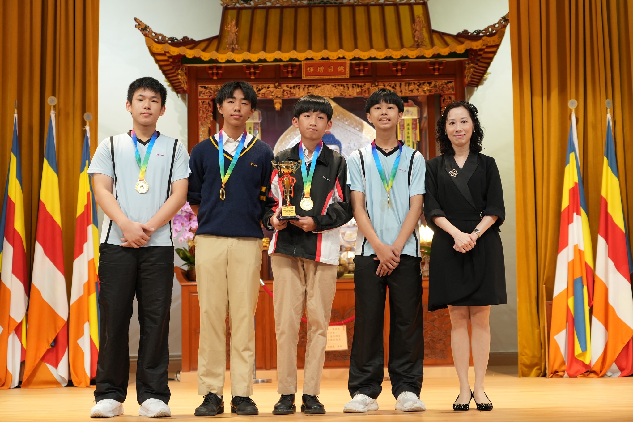 1748302129u8QN 健球隊初中組勇奪碗賽冠軍